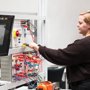 Industrielle Schützschaltungen: Antriebe sicher steuern und Fehler finden